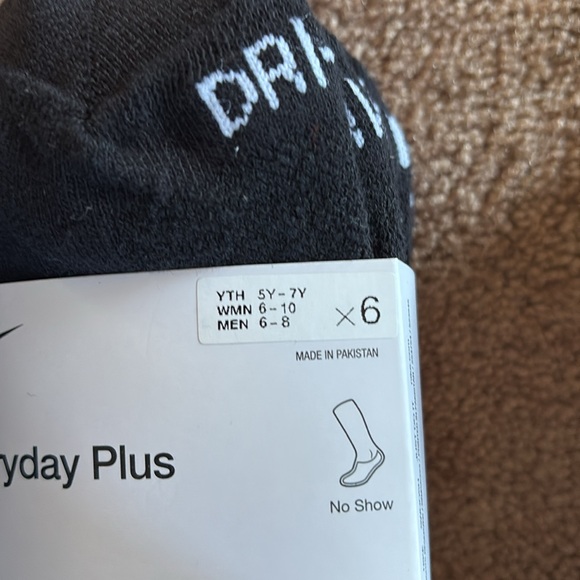 Nike pack of 12 no show socks medium new - Picture 3 of 3